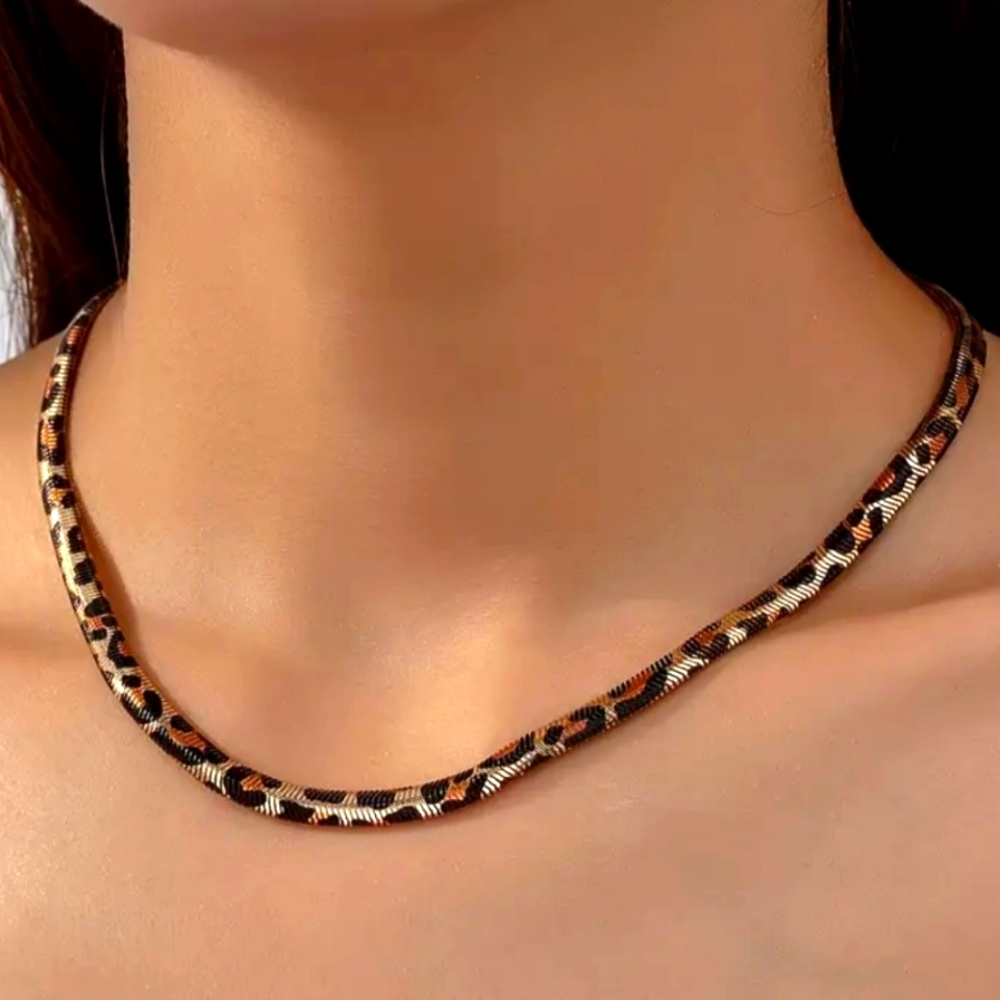 Necklace leopard gold liquid feel. Sleek and sexy. 18k gold plated